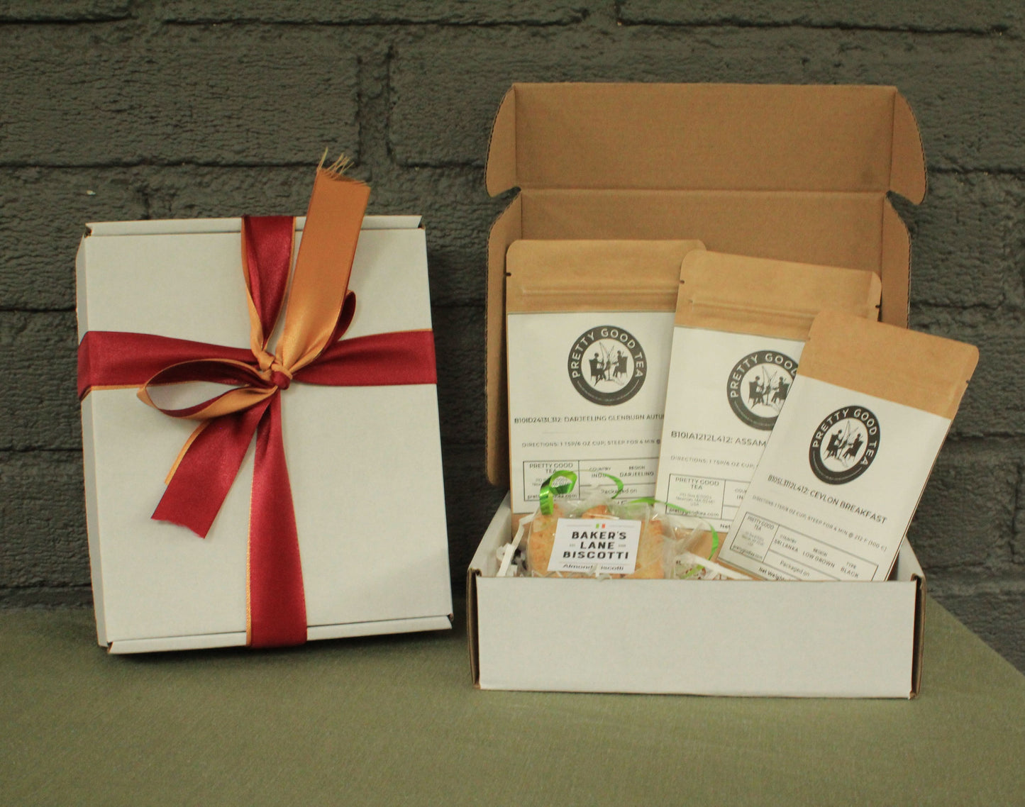 Gift Box - Green and Oolong Tea with Biscotti